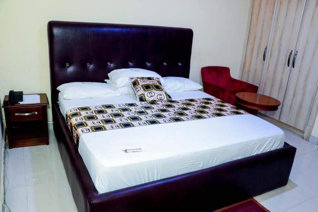 Dc Ambassadors Hotel Dawhwenya Bagian luar foto