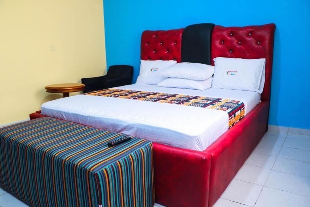 Dc Ambassadors Hotel Dawhwenya Bagian luar foto