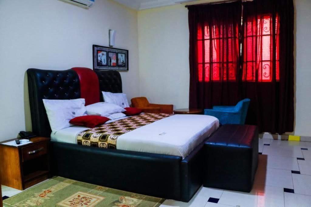 Dc Ambassadors Hotel Dawhwenya Bagian luar foto