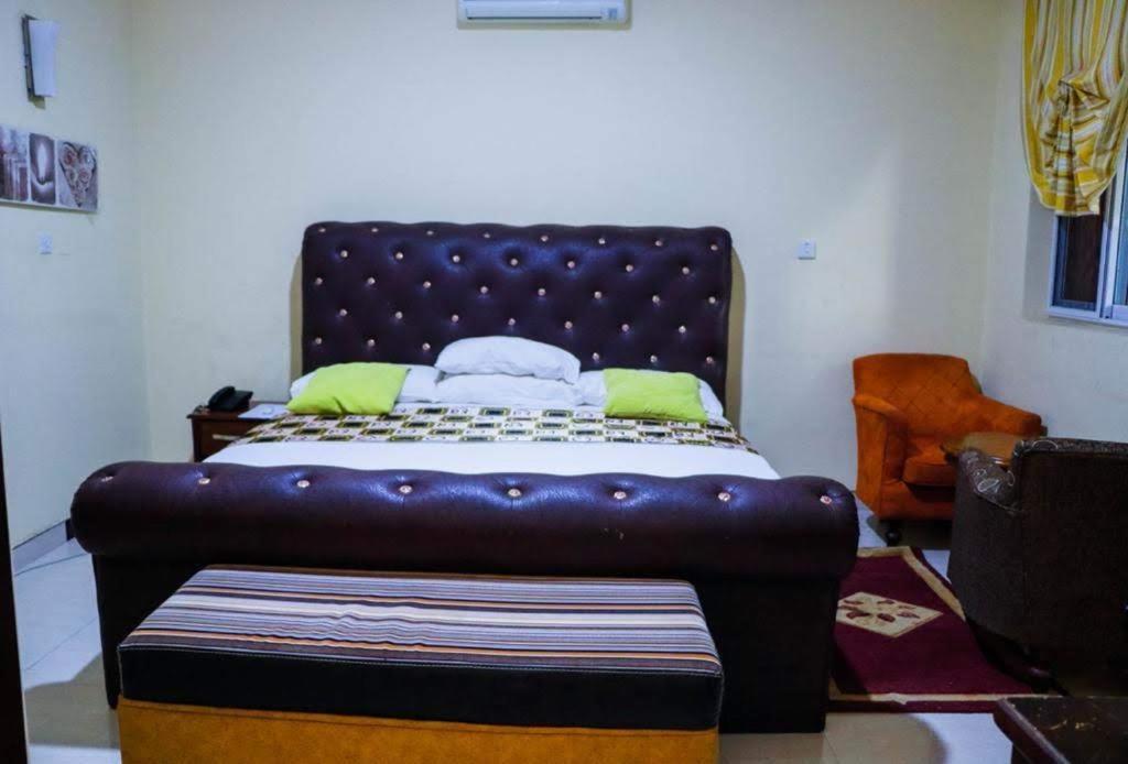 Dc Ambassadors Hotel Dawhwenya Bagian luar foto