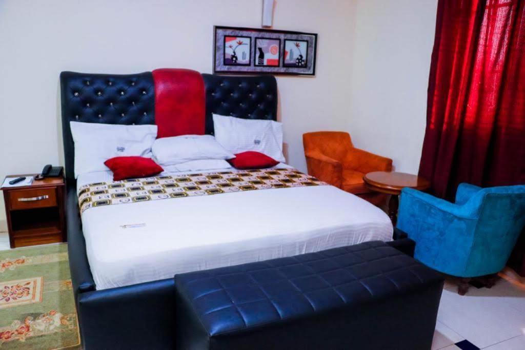 Dc Ambassadors Hotel Dawhwenya Bagian luar foto