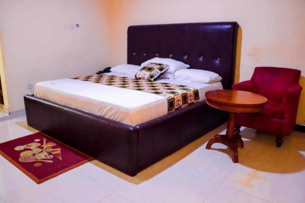 Dc Ambassadors Hotel Dawhwenya Bagian luar foto